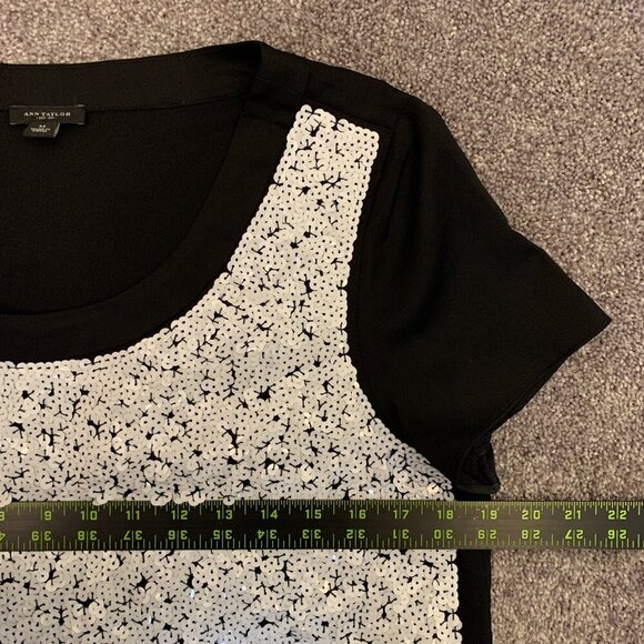 Ann Taylor Women’s Sequin Top Size M Gray Black Lined Short Sleeves Stretch GUC - Picture 5 of 9